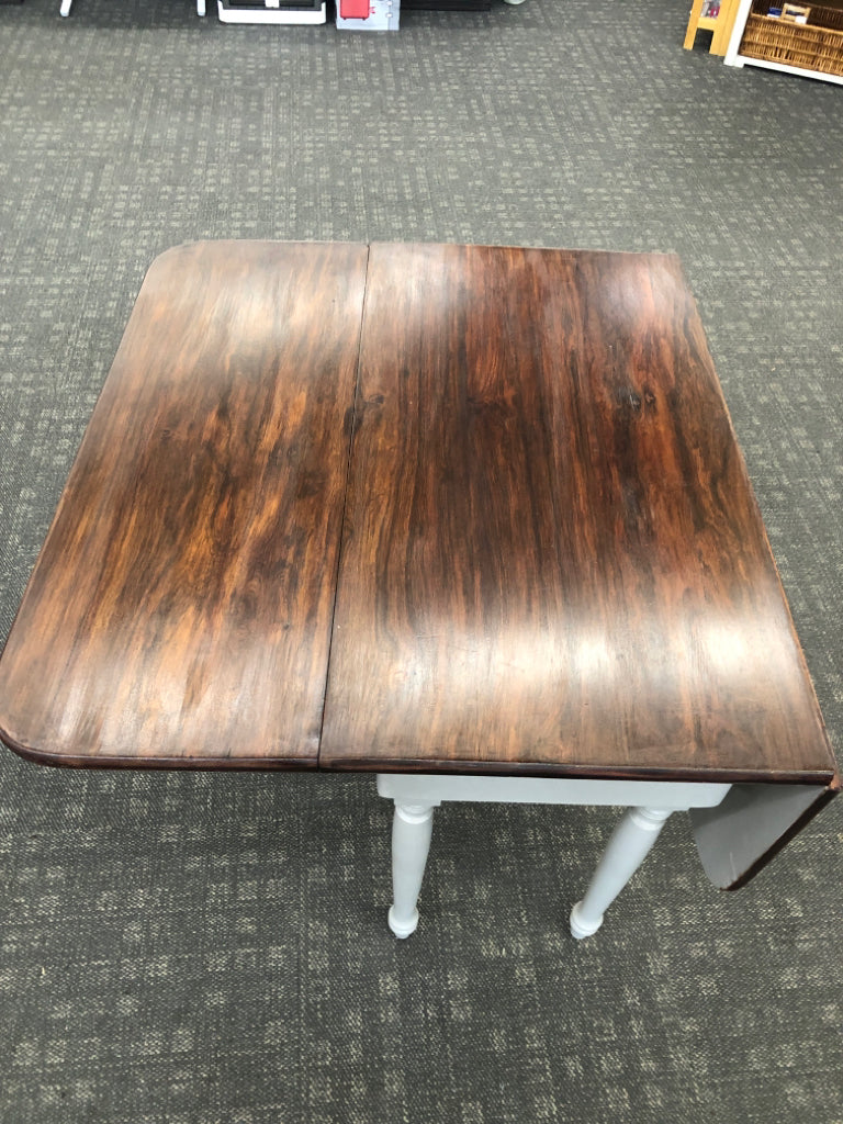 CHERRY WOOD TOP GREY PAINTED DROP LEAF TABLE.