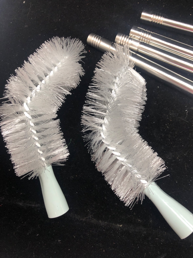 NIB CLEANING BRUSH SET