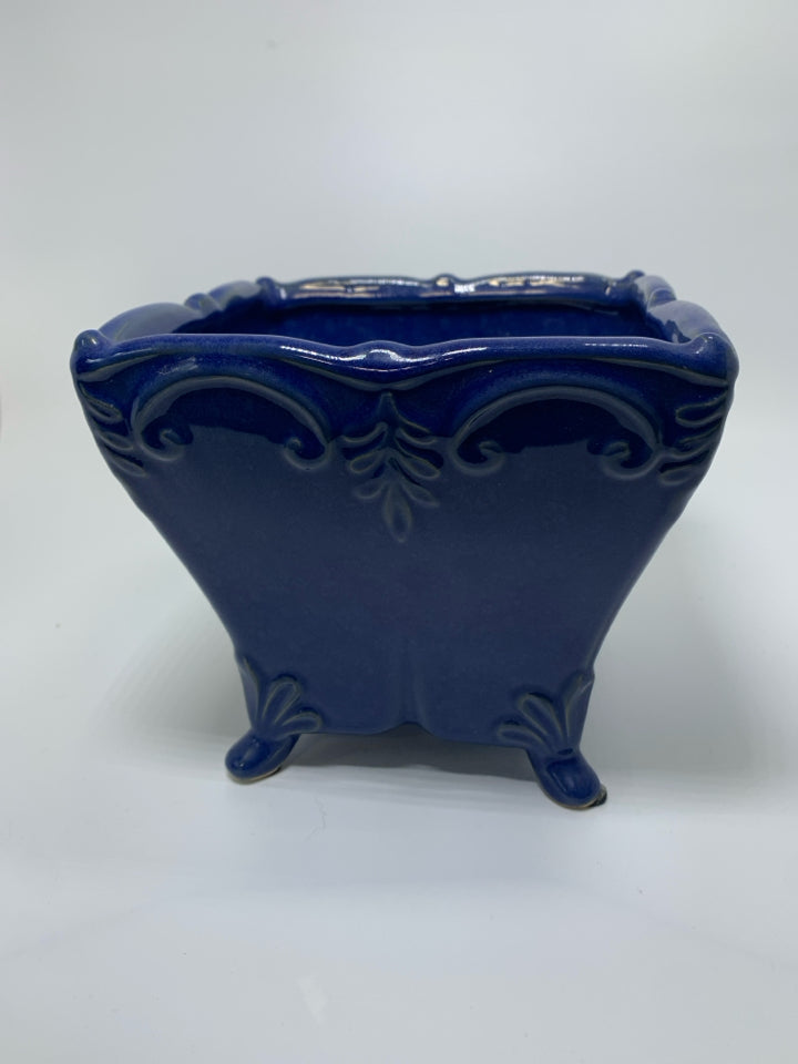 FOOTED DARK BLUE PLANTER W/ EMBOSSED SCROLL EDGE.