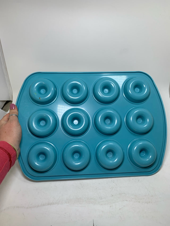DONUT BAKING PAN 3".