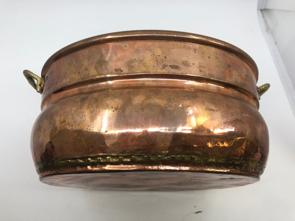 OVAL COPPER PLANTER W/ HAMMERED DETAILED BOTTOM.