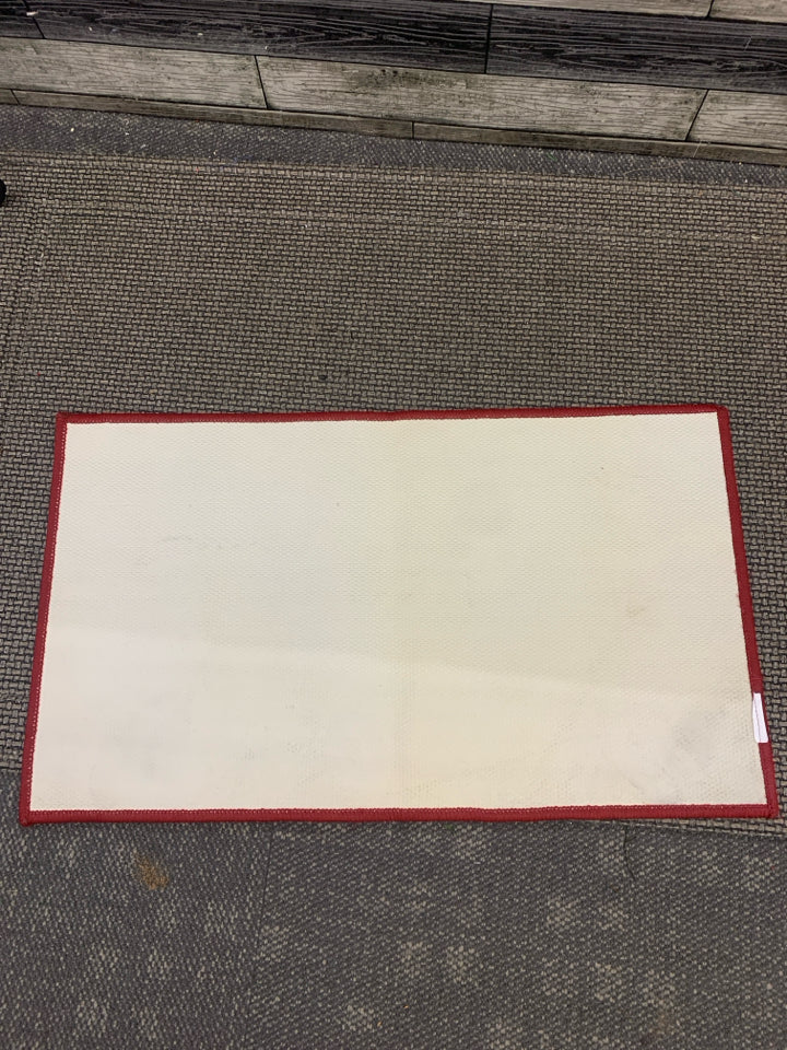 MAROON SNOWMAN MAT.