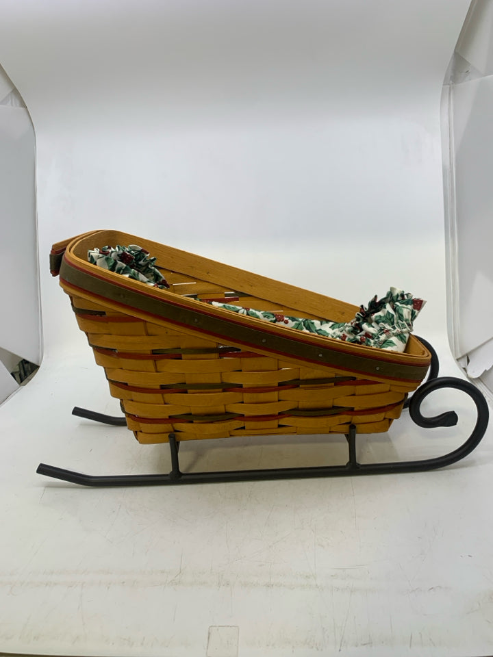 LONGABERGER 1997 HOLIDAY SLEIGH BASKET W/ LINER.