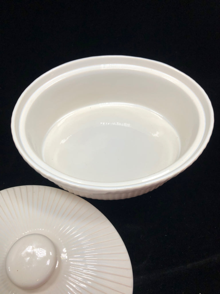 WHITE RIBBED OVAL CASSEROLE DISH W/LID.