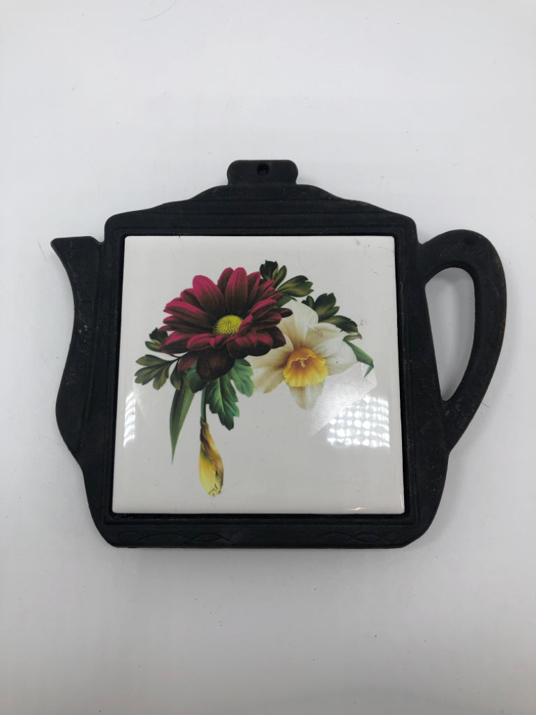 BLACK METAL TRIVET TEAPOT/RED & WHITE FLOWER.