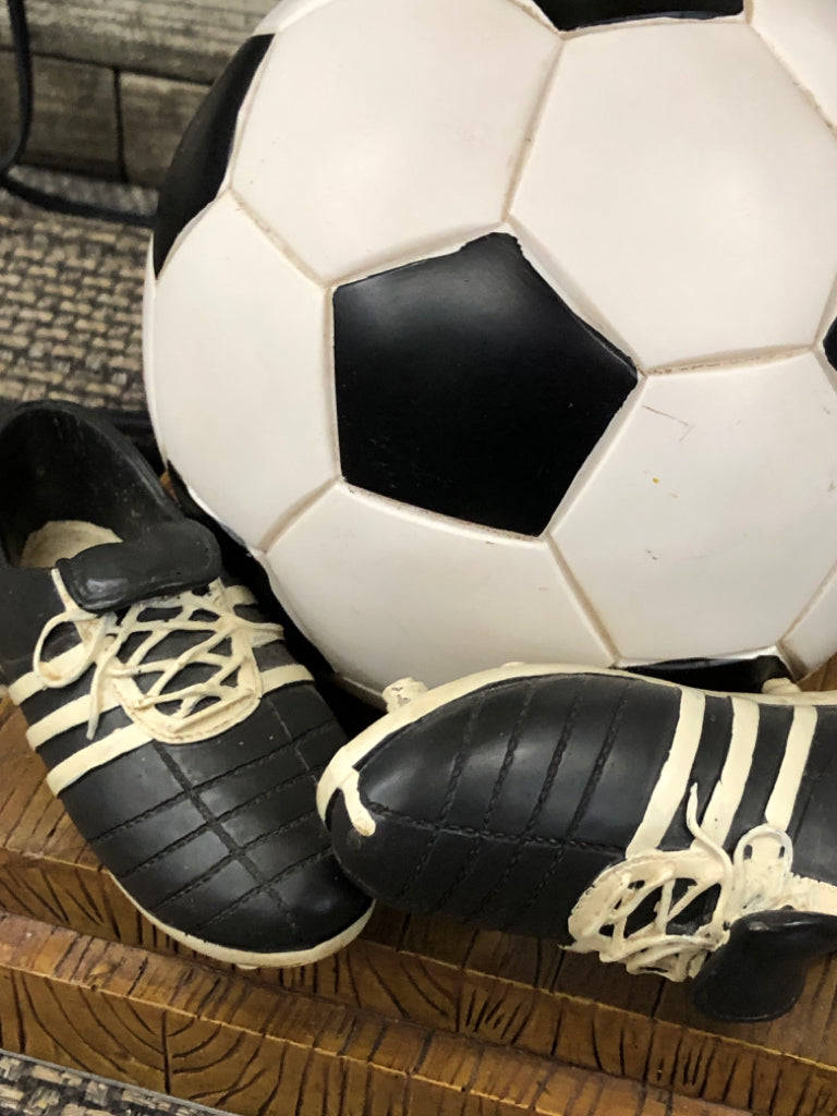 SOCCER THEME LAMP W/TAN SHADE.
