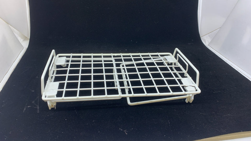 WHITE FOLDING WIRE RACK.