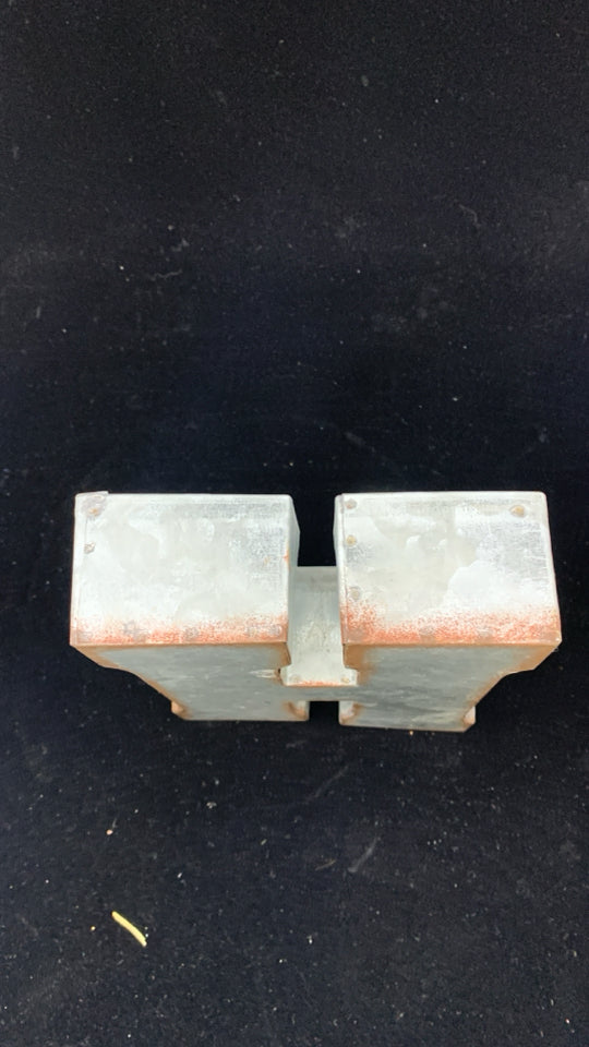 METAL "H".