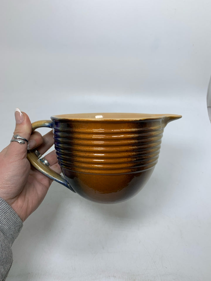 RIBBED SMALL BATTER BOWL.