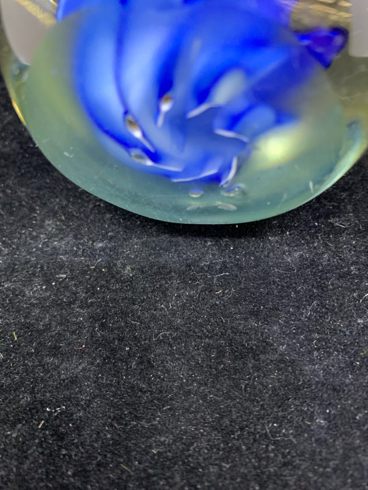 GLASS BALL PAPERWEIGHT W/FISH INSIDE.