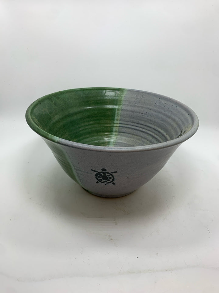 TURTLE STAMPED POTTERY SERVING BOWL MADE IN ITALY.