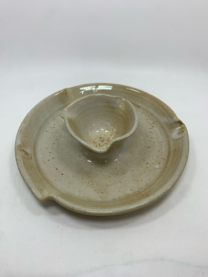 HEAVY STONEWARE TAN SPECKLED CHIP AND DIP TRAY.
