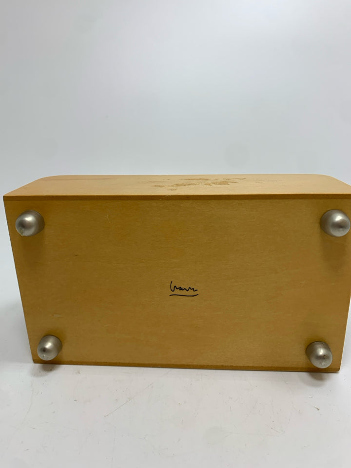 WOOD/METAL DESK MAIL ORGANIZER.