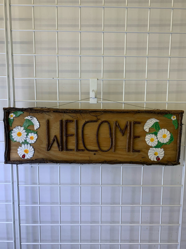 WOOD "WELCOME" SIGN W/ METAL WHITE FLOWERS.