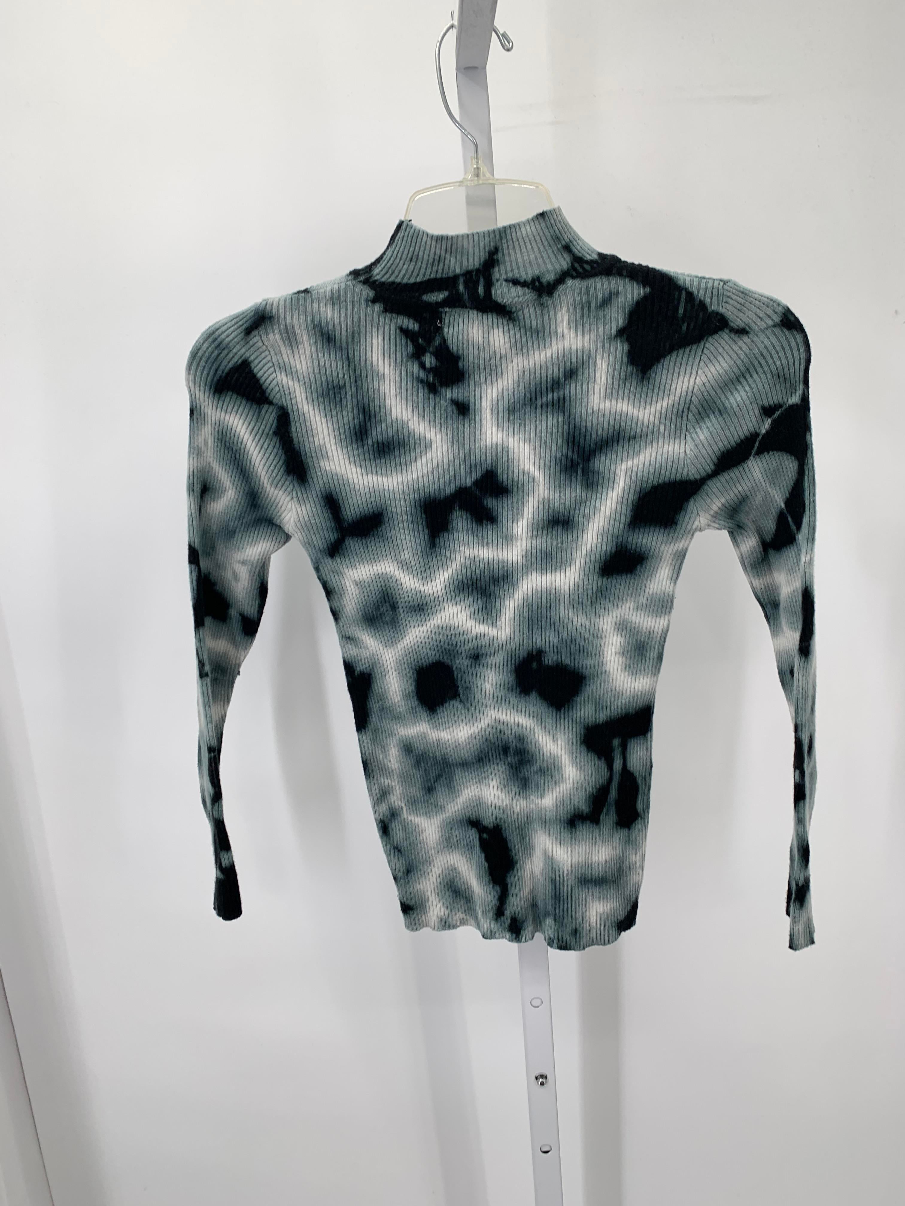 Size Medium Juniors Long Sleeve Shirt