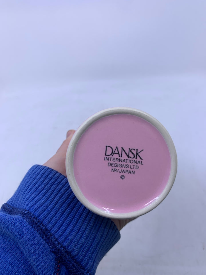 CERAMIC PINK CYLINDER VASE.