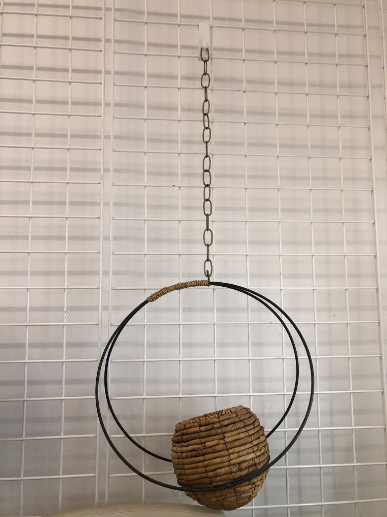 HANGING CIRCLE PLANTER.
