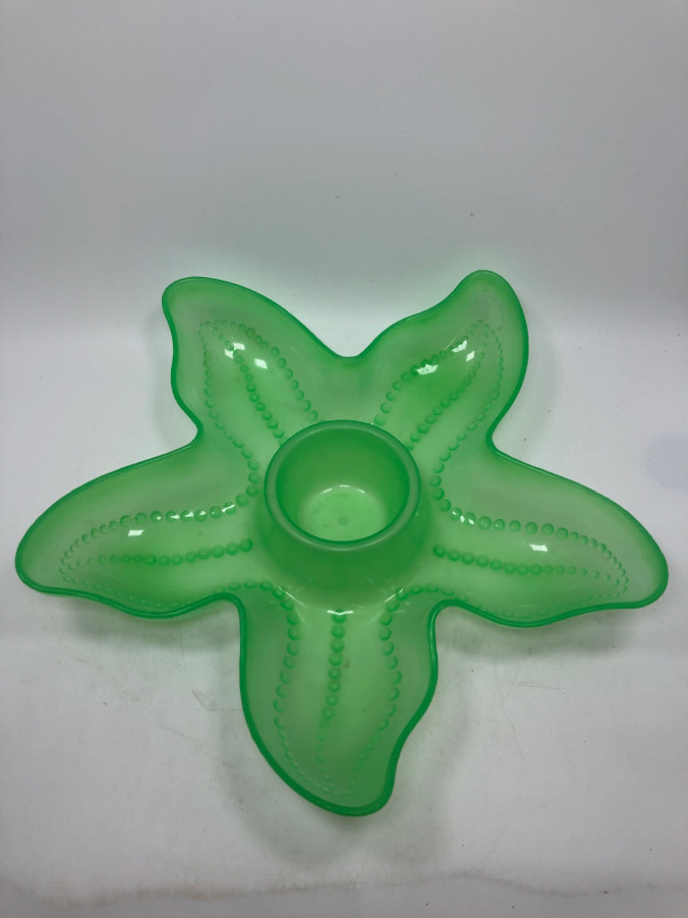 PLASTIC GREEN STARFISH CHIP/DIP SERVING TRAY.