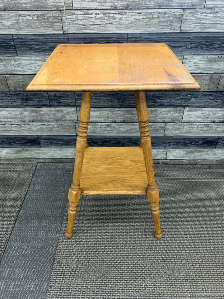VTG SQUARE PLANT STAND W/SPINDLE LEGS AND SHELF.