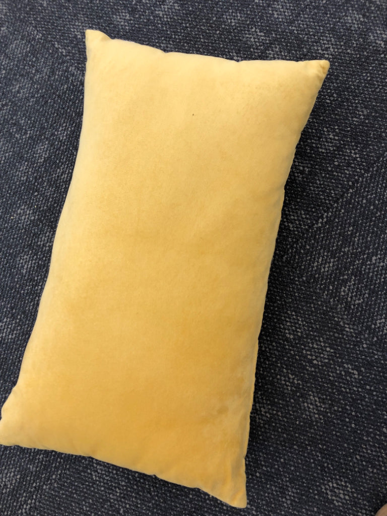 YELLOW RECTANGLE PILLOW.