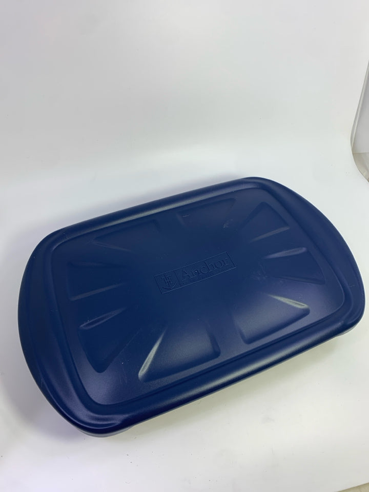 CLEAR GLASS BAKING DISH W/BLUE LID.
