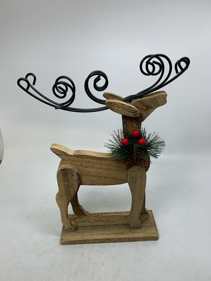 LIGHT WEIGHT REINDEER W/ METAL ANTLERS.