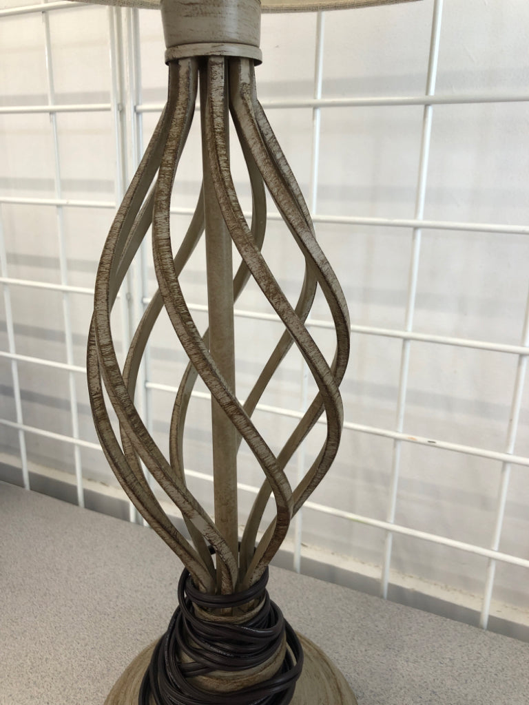 DISTRESSED METAL SWIRL LAMP W/BARREL SHADE.