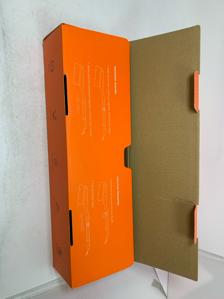 NIB DETACHABLE SNOW BRUSH.