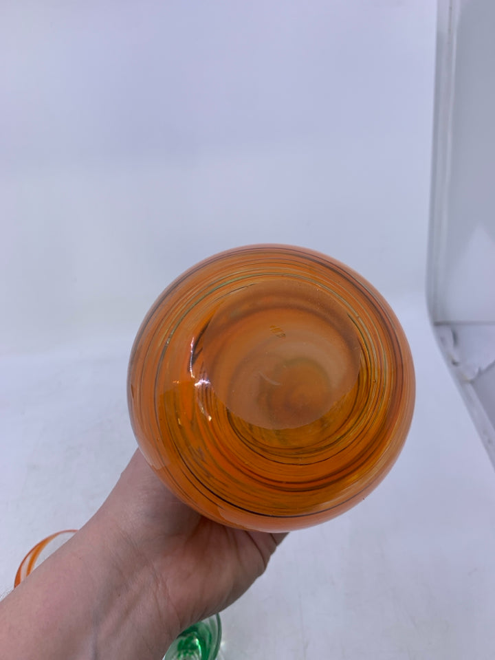 3 PC ORANGE SWIRL GLASS DECANTER W/ 2 SHOT GLASSES.