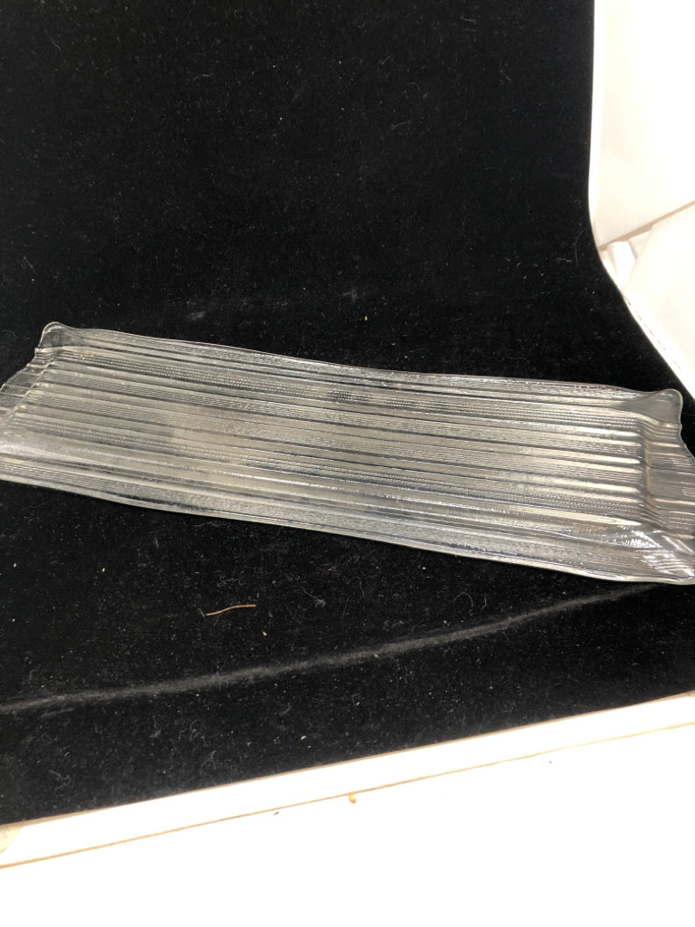 LONG RIBBED GLASS TRAY.