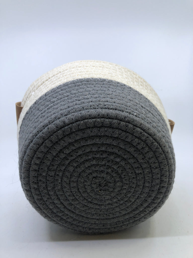 WHITE/GREY WOVEN BASKET.