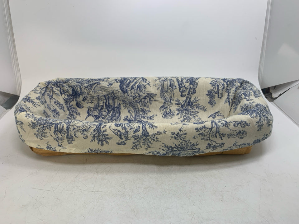 BREAD BASKET W/ PROTECTOR AND BLUE/WHITE VICTORIAN PEOPLE LINER