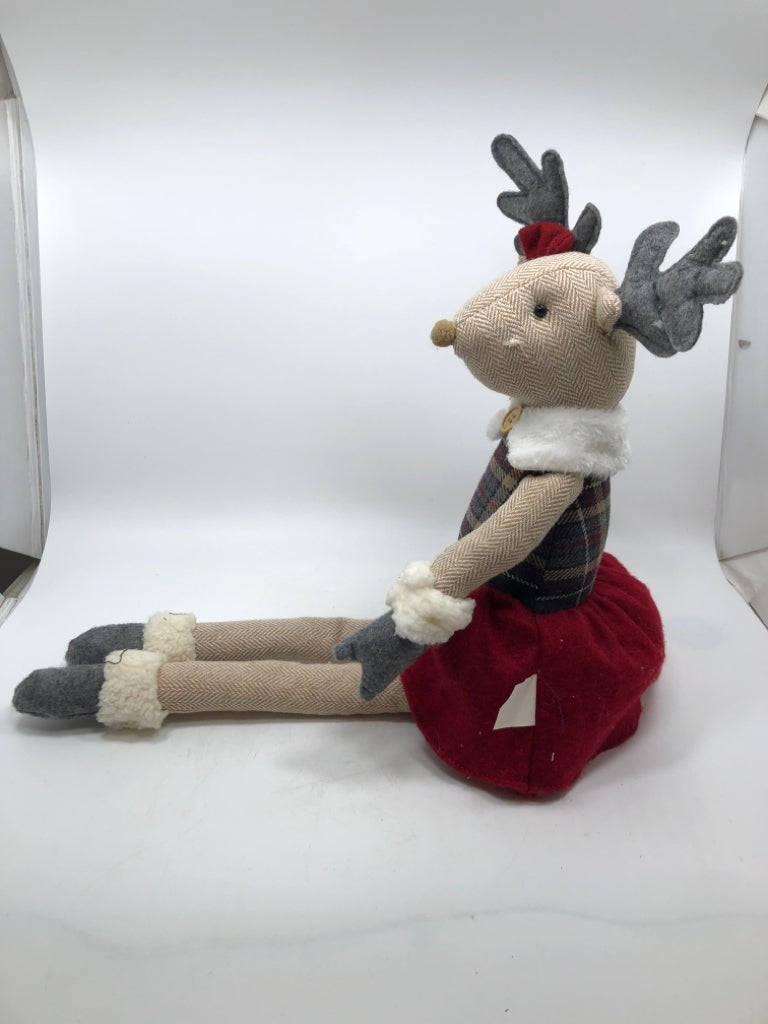 WEIGHTED PLAID SHIRT RED SKIRT REINDEER SHELF SIT.
