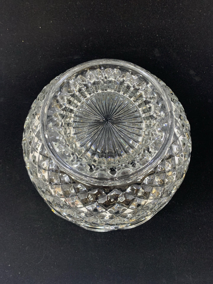 DECORATIVE GLASS SERVING BOWL.