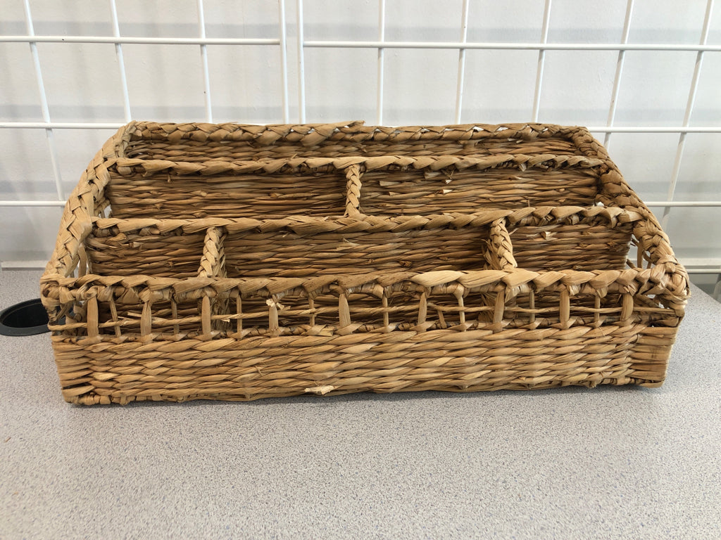 WOVEN WICKER DESK ORGANIZER.