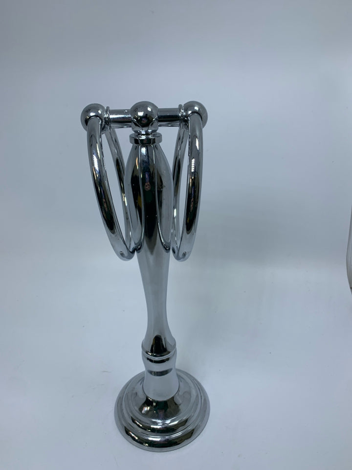 SILVER METAL DOUBLE RING TOWEL HOLDER.
