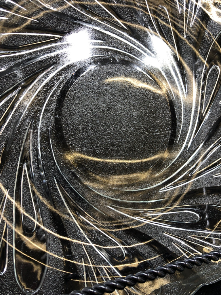 4 FROSTED GLASS SWIRL DINNER PLATES.