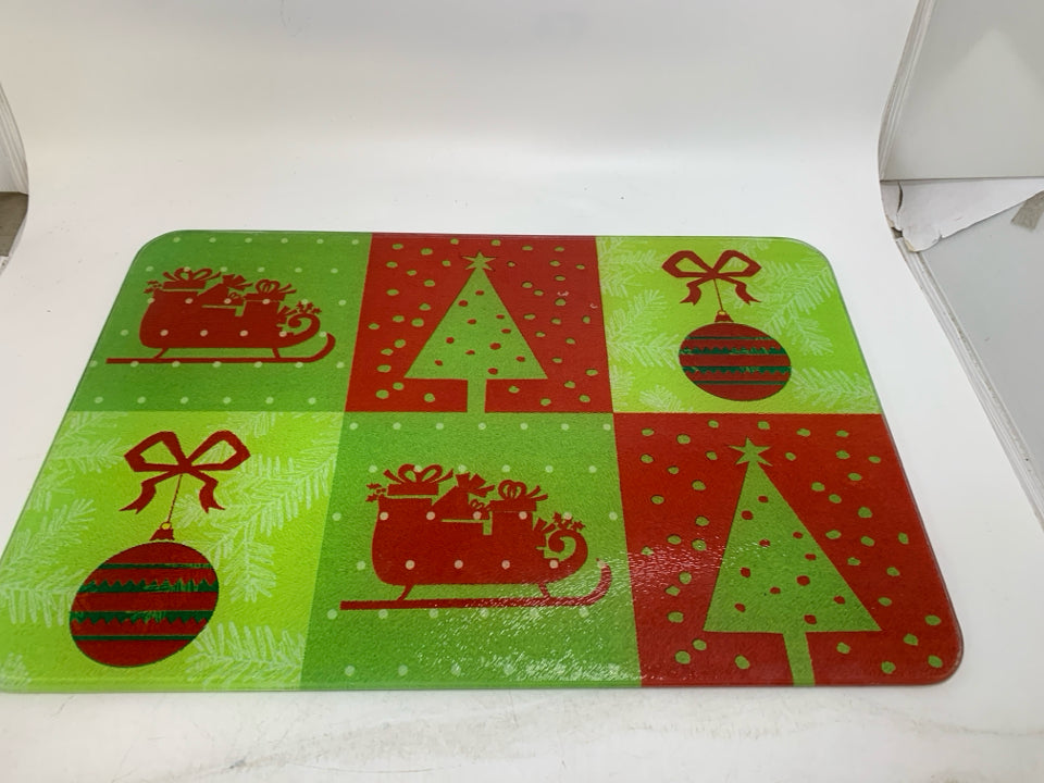 LARGE GLASS GREEN & RED CHRISTMAS THEMED CUTTING BOARD.