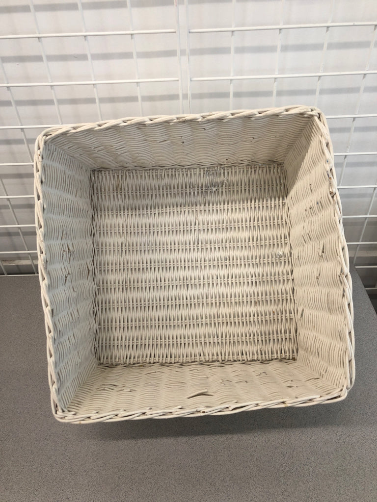 SQUARE WHITE WICKER BASKET.