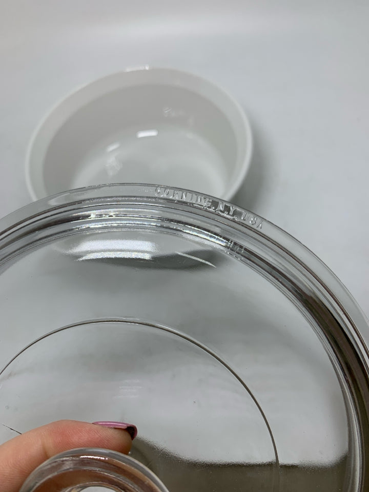CIRCLE RIBBED CASSEROLE DISH W/ LID.