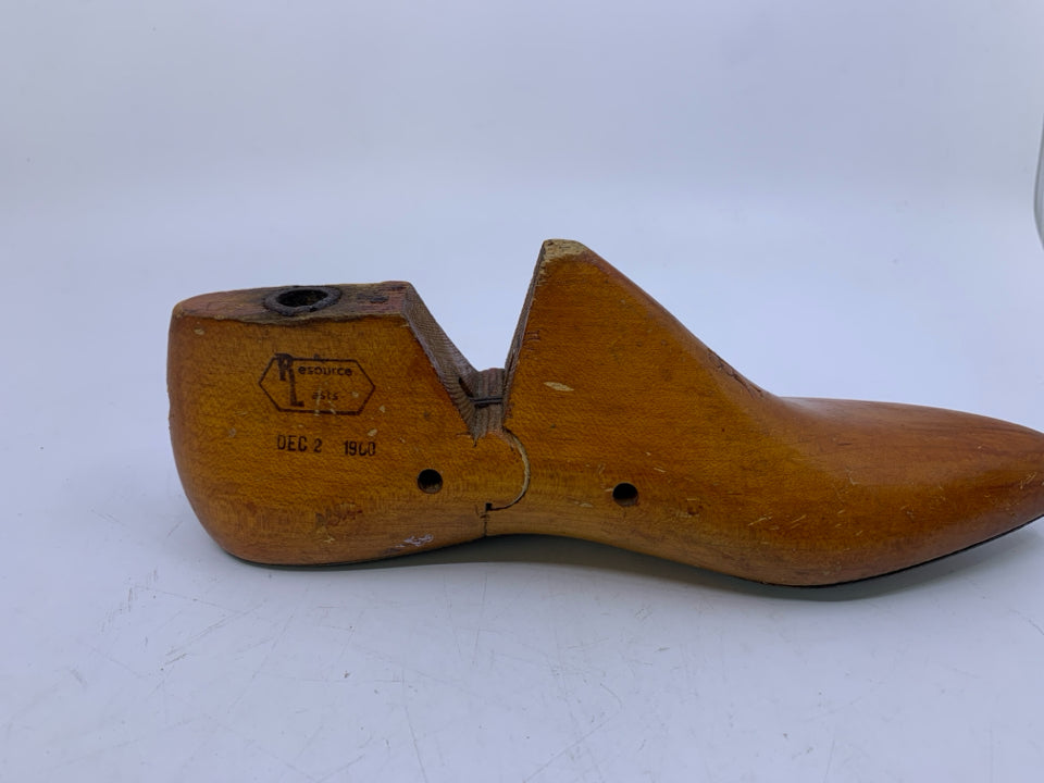 VTG SHOE FORM.