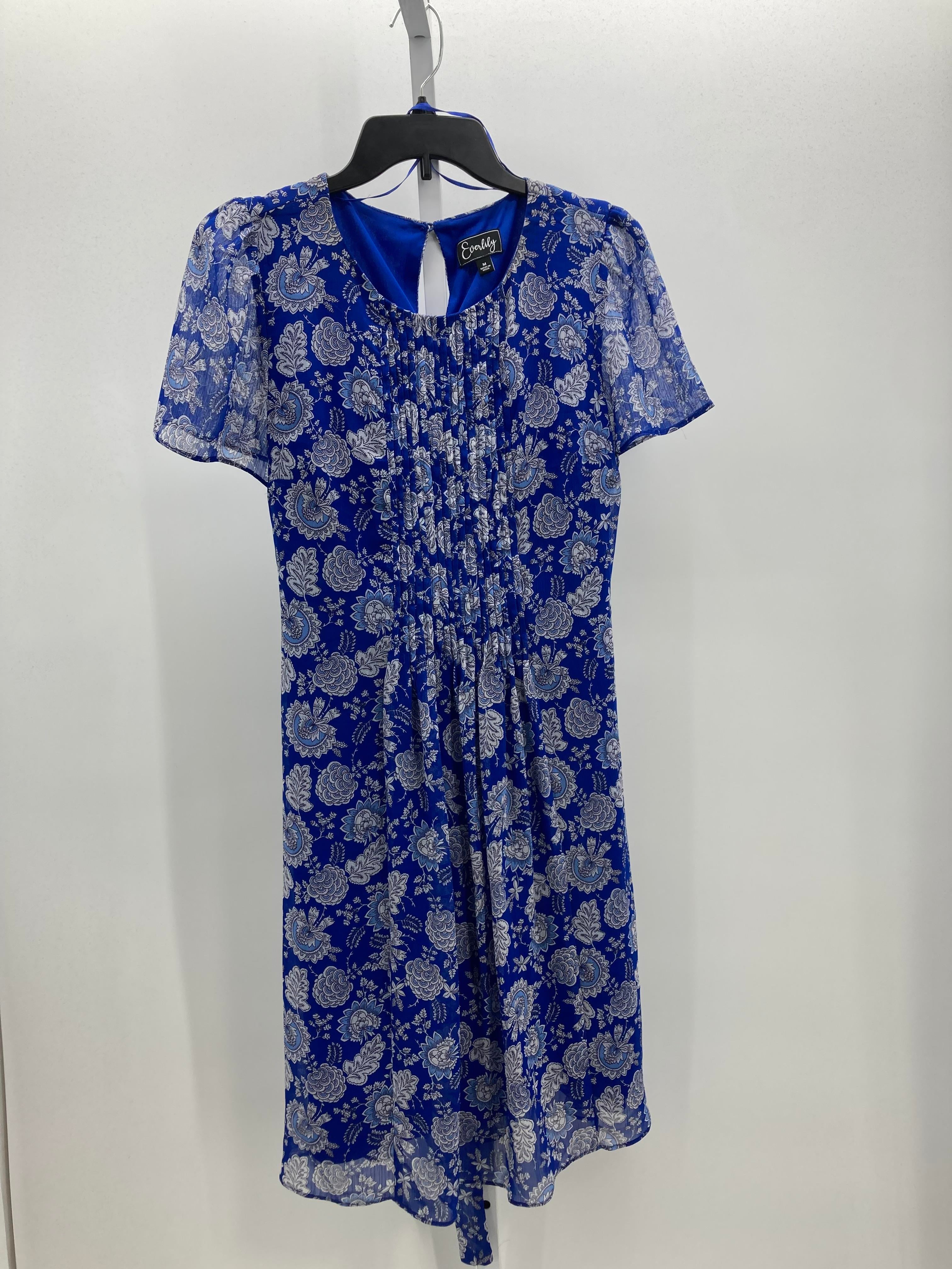 Size Medium Misses Short Sleeve Dress