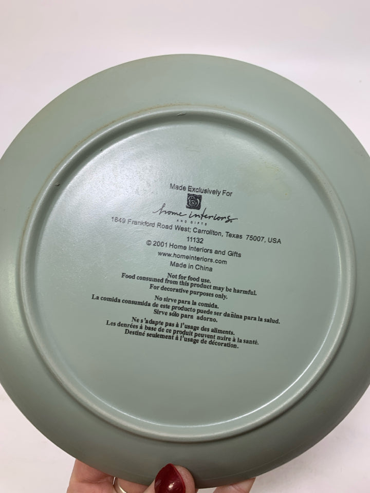 APPLES DECORATIVE CERAMIC PLATE.
