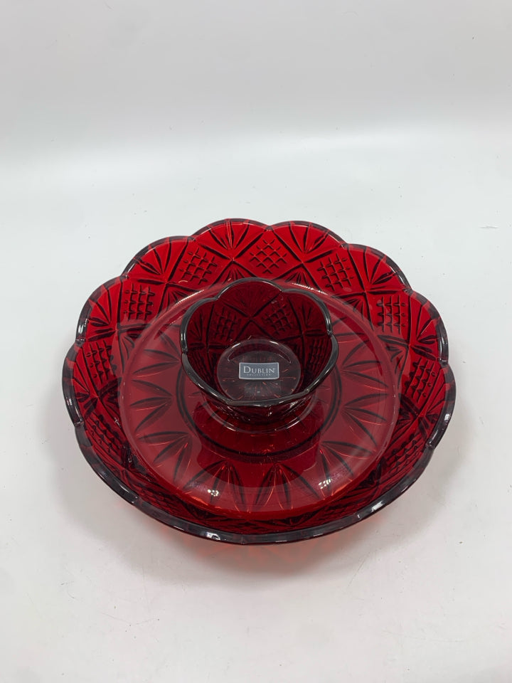 NIB DUBLIN CRANBERRY GLASS CHIP AND DIP BOWL.
