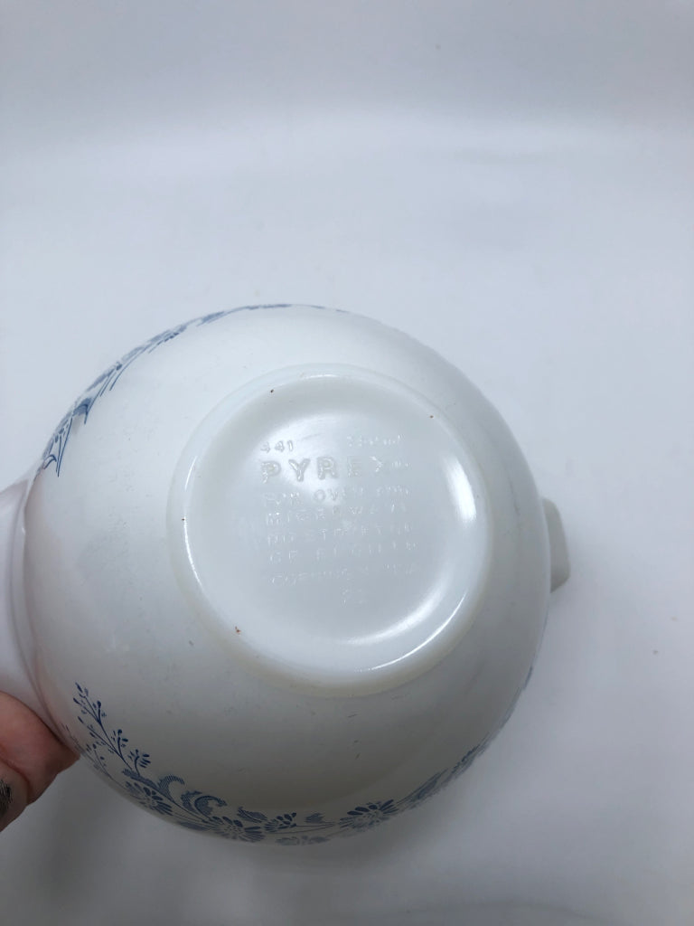 3 VTG COLONIAL MIST CINDERELLA NESTING BOWLS.