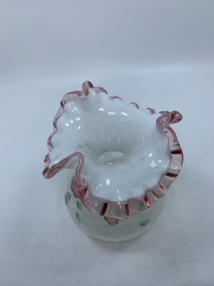 VTG HAND PAINTED OPALESCENT GLASS W/ PINK ROSES RUFFLE TOP VASE.