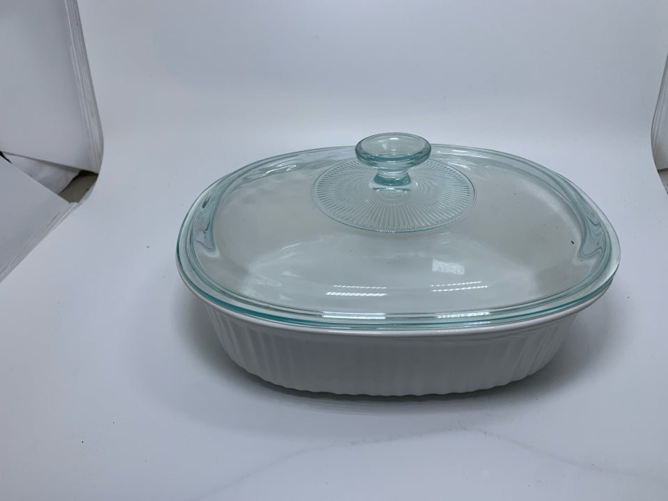 OVAL COVERED CASSEROLE RIBBED DISH.