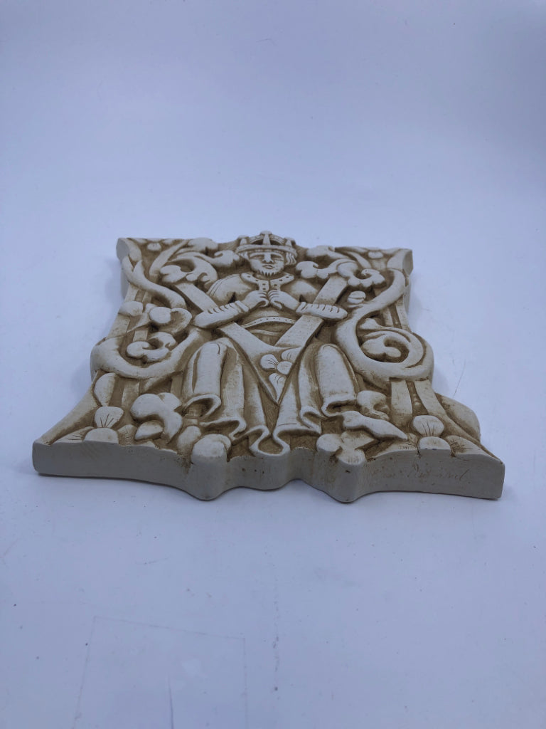 CERAMIC EMBOSSED KING IN CHAIR FLOWERS FACSIMILIES WALL HANGING.