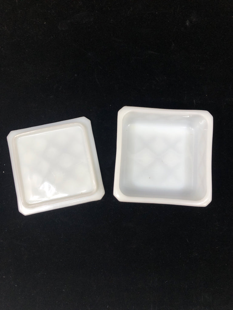 VTG SQUARE MILK GLASS BOX W/LID.