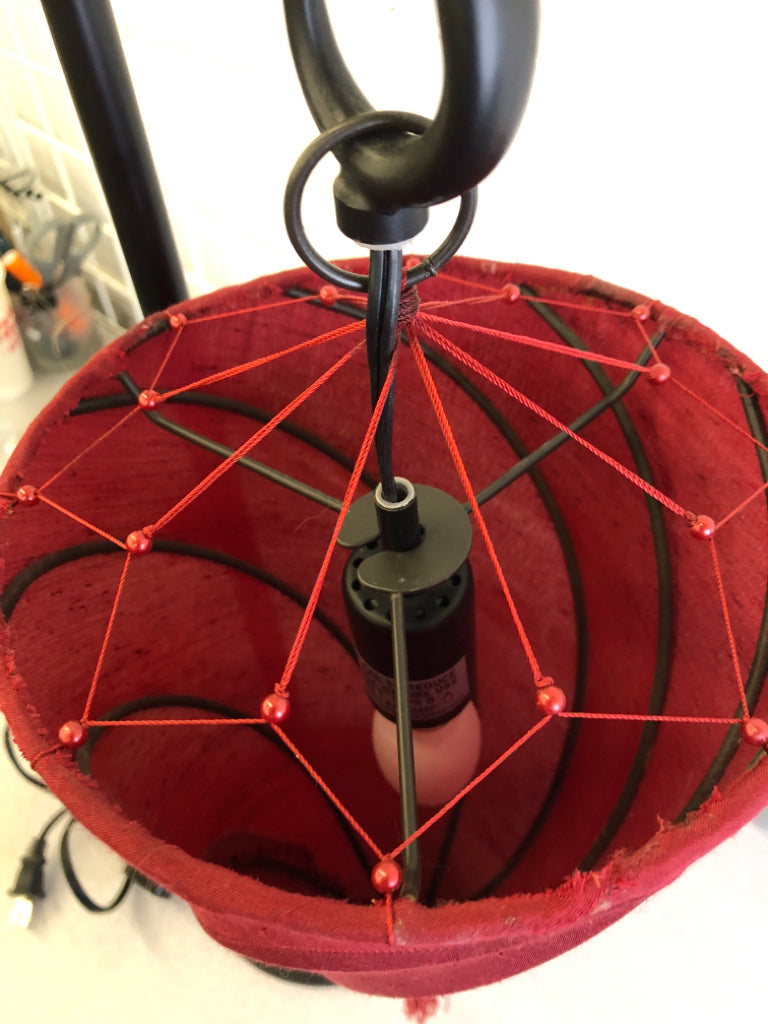 BLACK METAL BASE LAMP W/ RED SHADE/TASSEL.